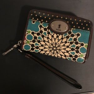 Multicolored pattern wristlet